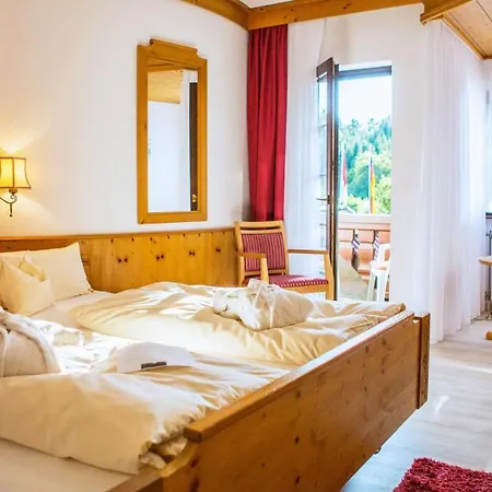 Vital- Und Wellnesshotel Albblick מלון